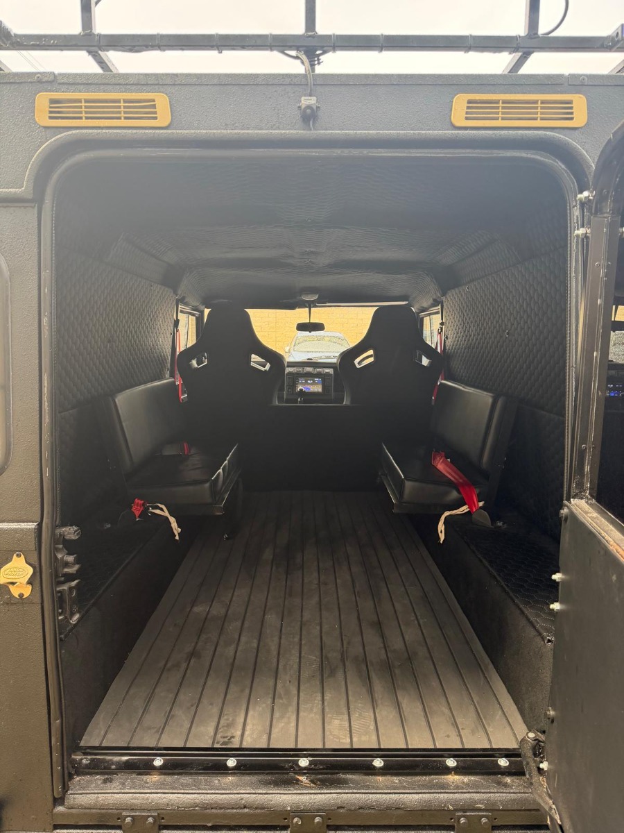 1988 Land Rover Defender 110 Image 6